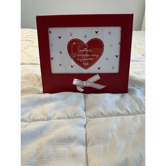 Hallmark Red Picture Frame Bow Coquette Valentine's Holiday Standing 4 x 6 in - Picture 1 of 8
